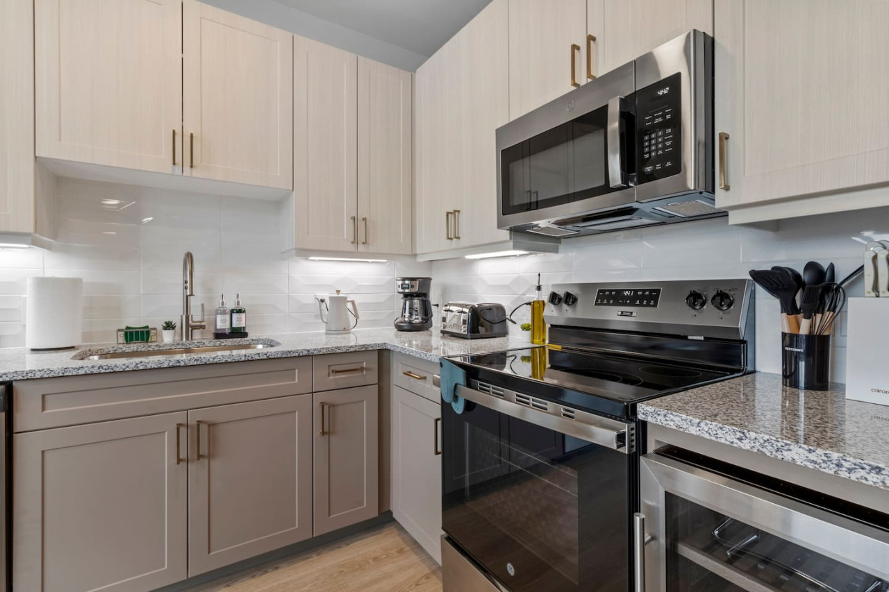 The kitchen’s open layout allows you to move freely as you prepare meals, with everything you need at your fingertips.