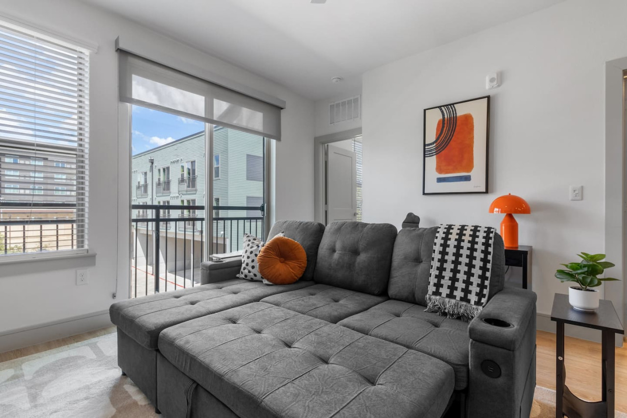 The living room’s cozy vibe makes it the perfect spot to relax, with ample seating and a warm ambiance.