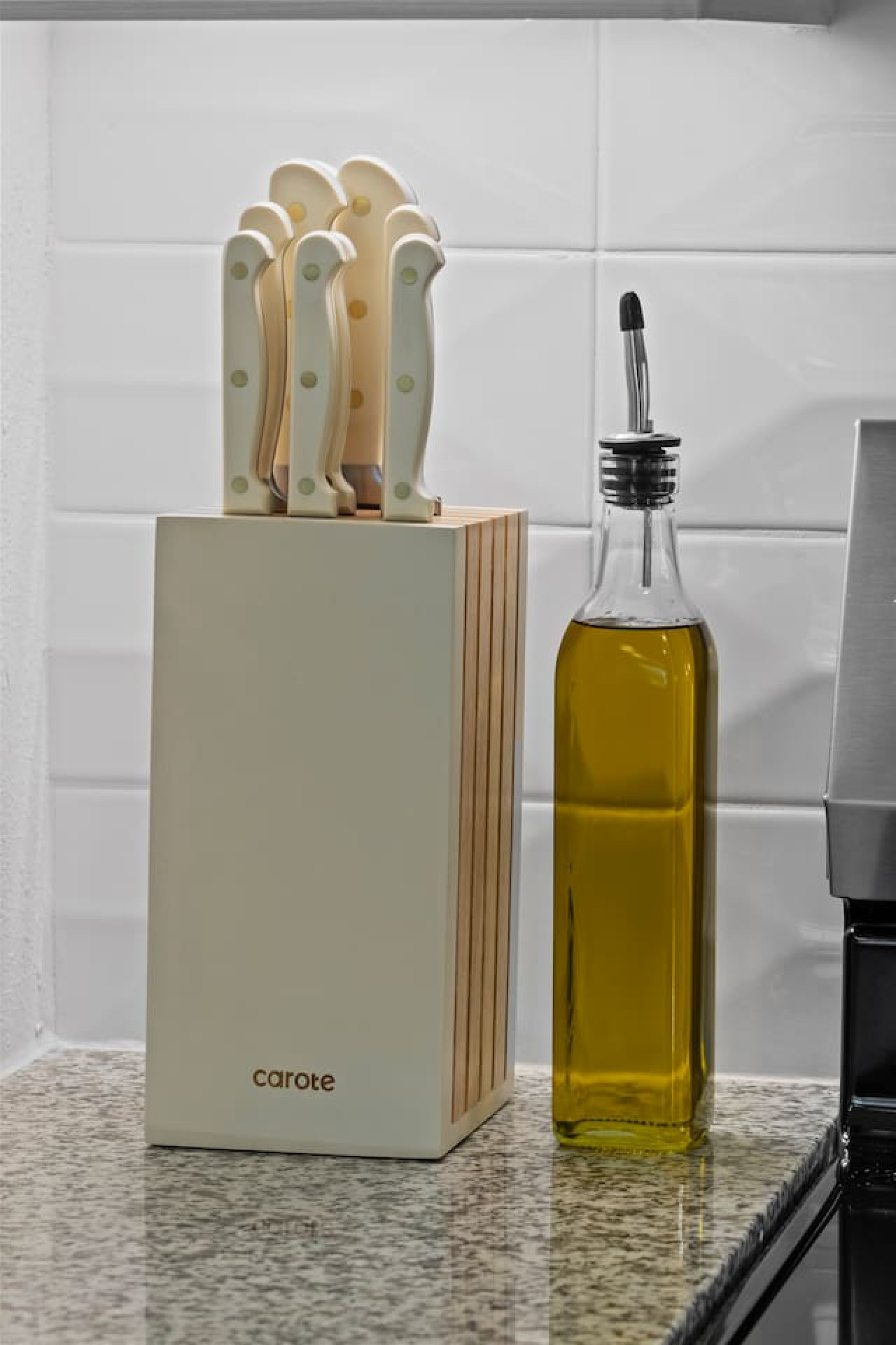 The kitchen’s open layout allows you to move freely as you prepare meals, with everything you need at your fingertips.