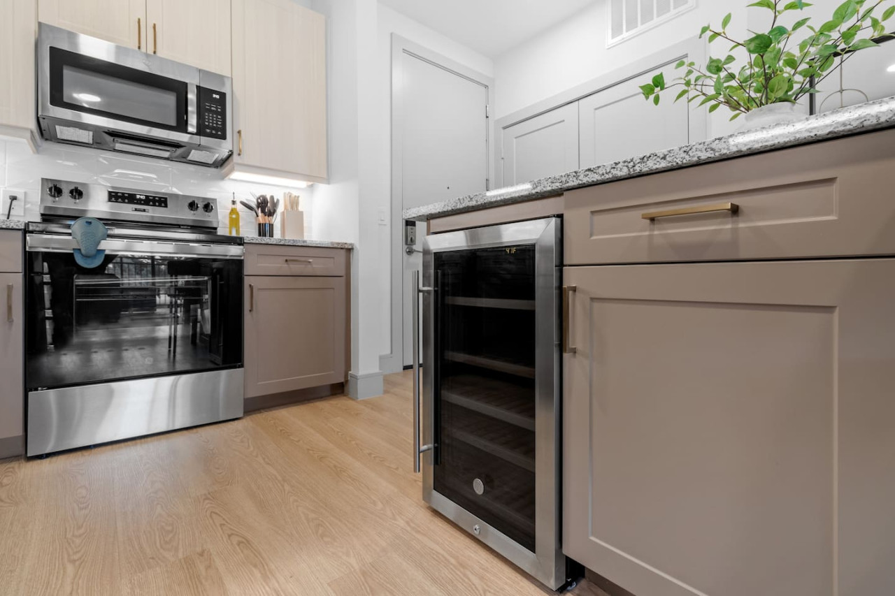 The kitchen’s open layout allows you to move freely as you prepare meals, with everything you need at your fingertips.