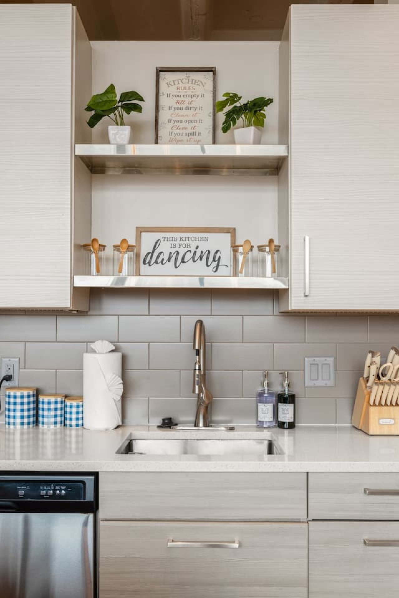 You’ll love the convenience of this fully equipped kitchen, where you can brew coffee, cook meals, or prepare snacks. The cozy layout and warm ambiance make cooking here a delightful part of your stay.