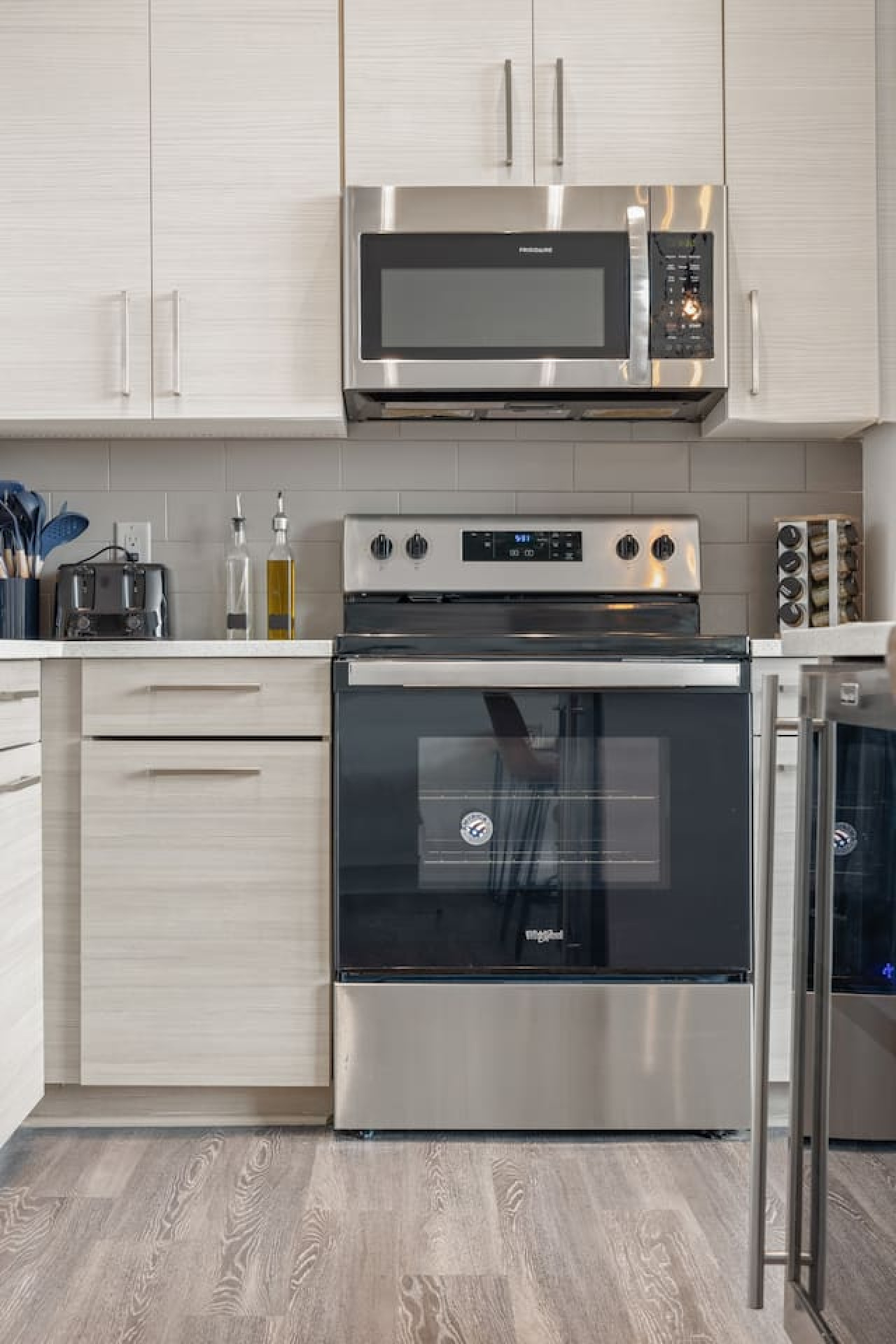 The kitchen’s open layout allows you to move freely as you prepare meals, with everything you need at your fingertips.