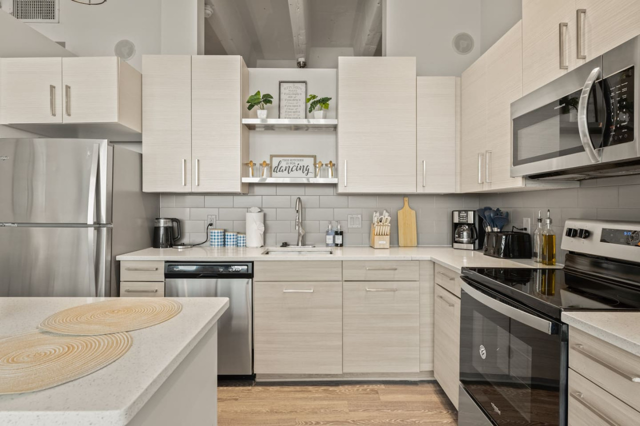 The kitchen’s open layout allows you to move freely as you prepare meals, with everything you need at your fingertips.