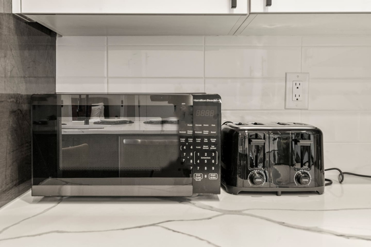 The kitchen’s open layout allows you to move freely as you prepare meals, with everything you need at your fingertips.