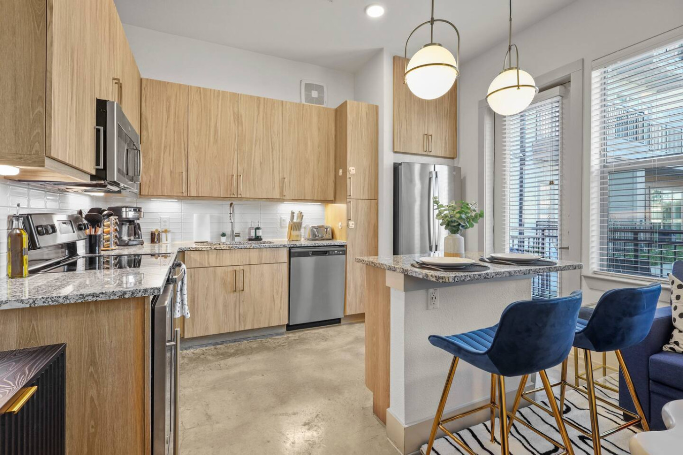 The kitchen’s open layout allows you to move freely as you prepare meals, with everything you need at your fingertips.