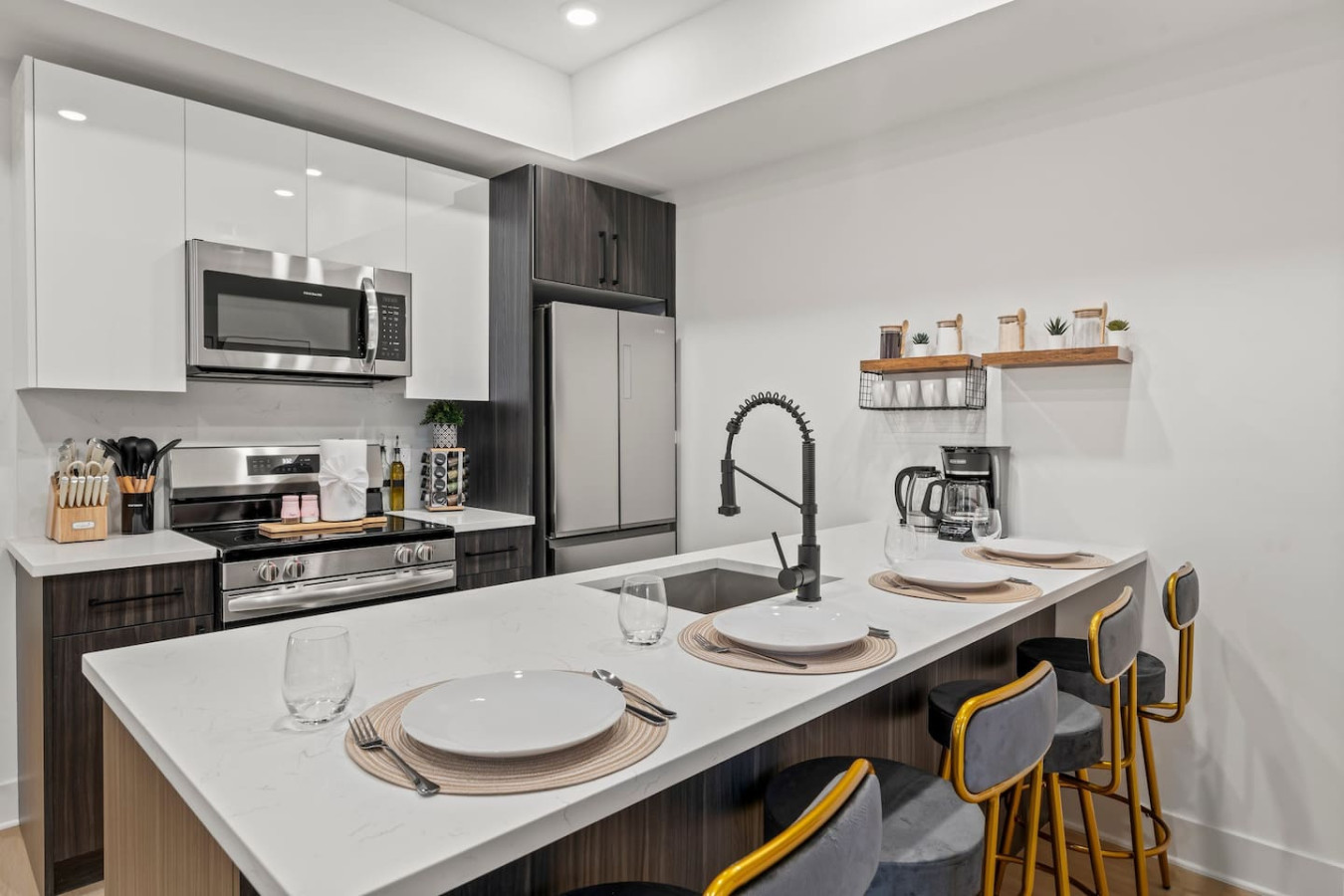 Fullly Equipped Kitchen with Bar Style Seating Area for Four