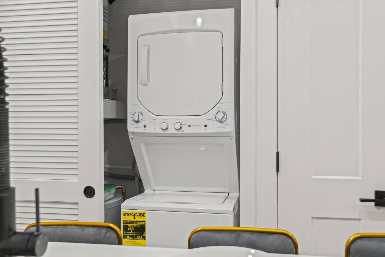 In-unit private washer/dryer for added convenience .
