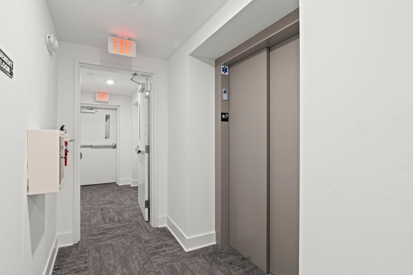 Building elevator