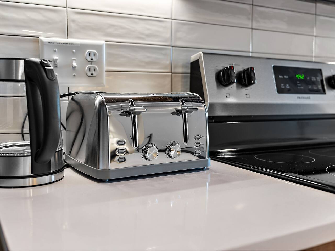 You’ll love the convenience of this fully equipped kitchen, where you can brew coffee, cook meals, or prepare snacks. The cozy layout and warm ambiance make cooking here a delightful part of your stay.