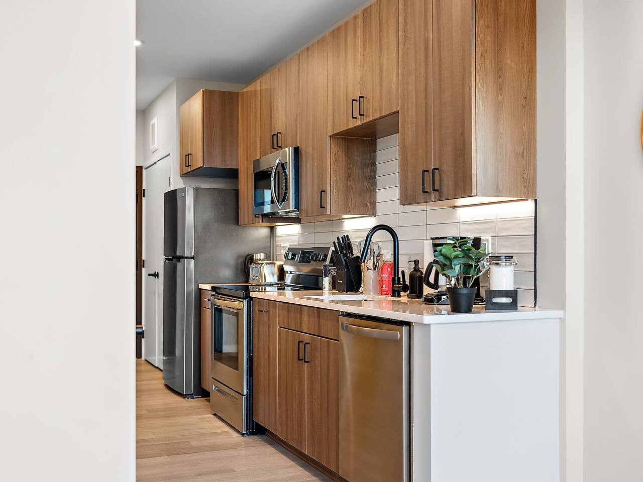 You’ll love the convenience of this fully equipped kitchen, where you can brew coffee, cook meals, or prepare snacks. The cozy layout and warm ambiance make cooking here a delightful part of your stay.