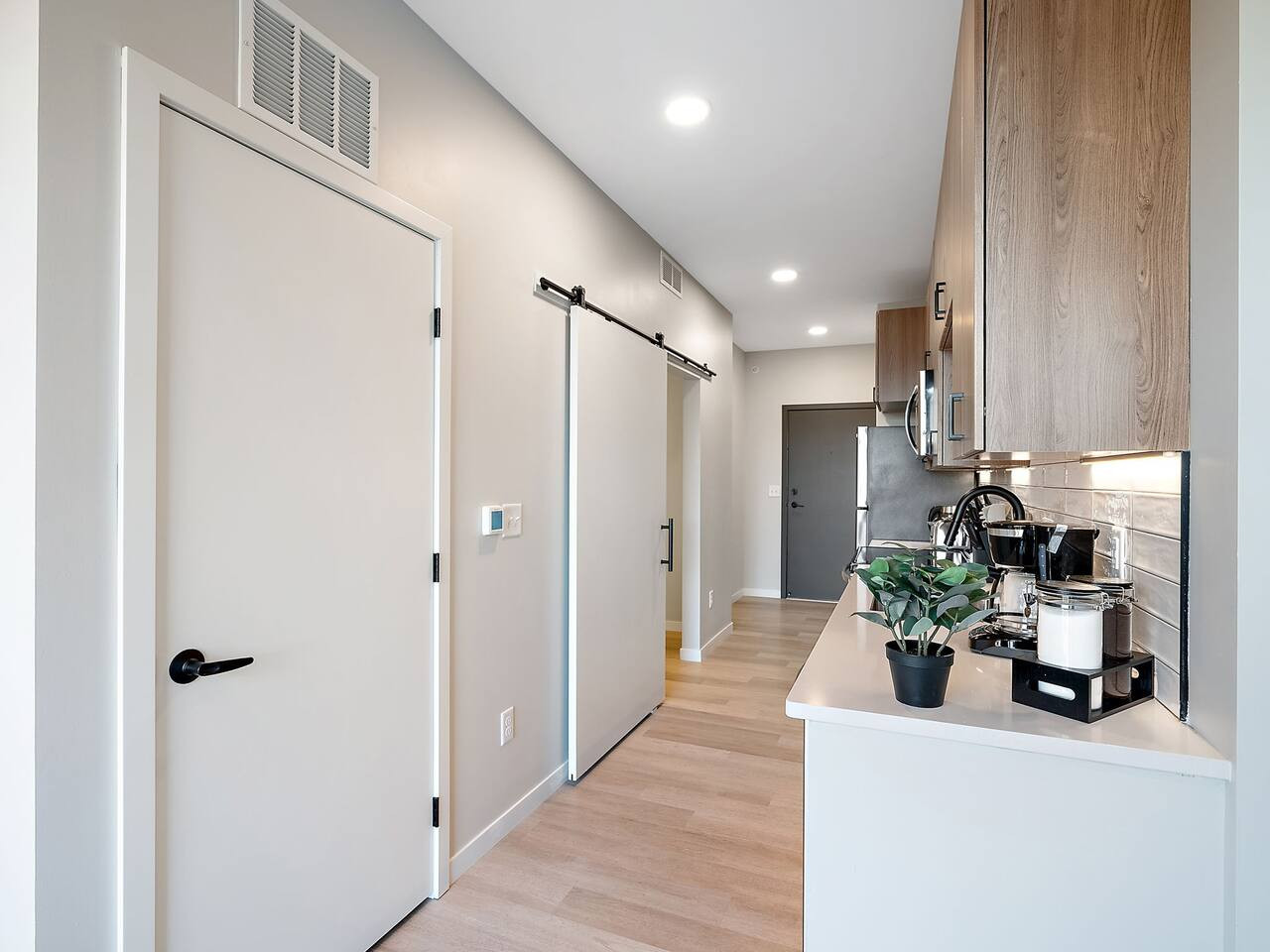 The kitchen’s open layout allows you to move freely as you prepare meals, with everything you need at your fingertips.