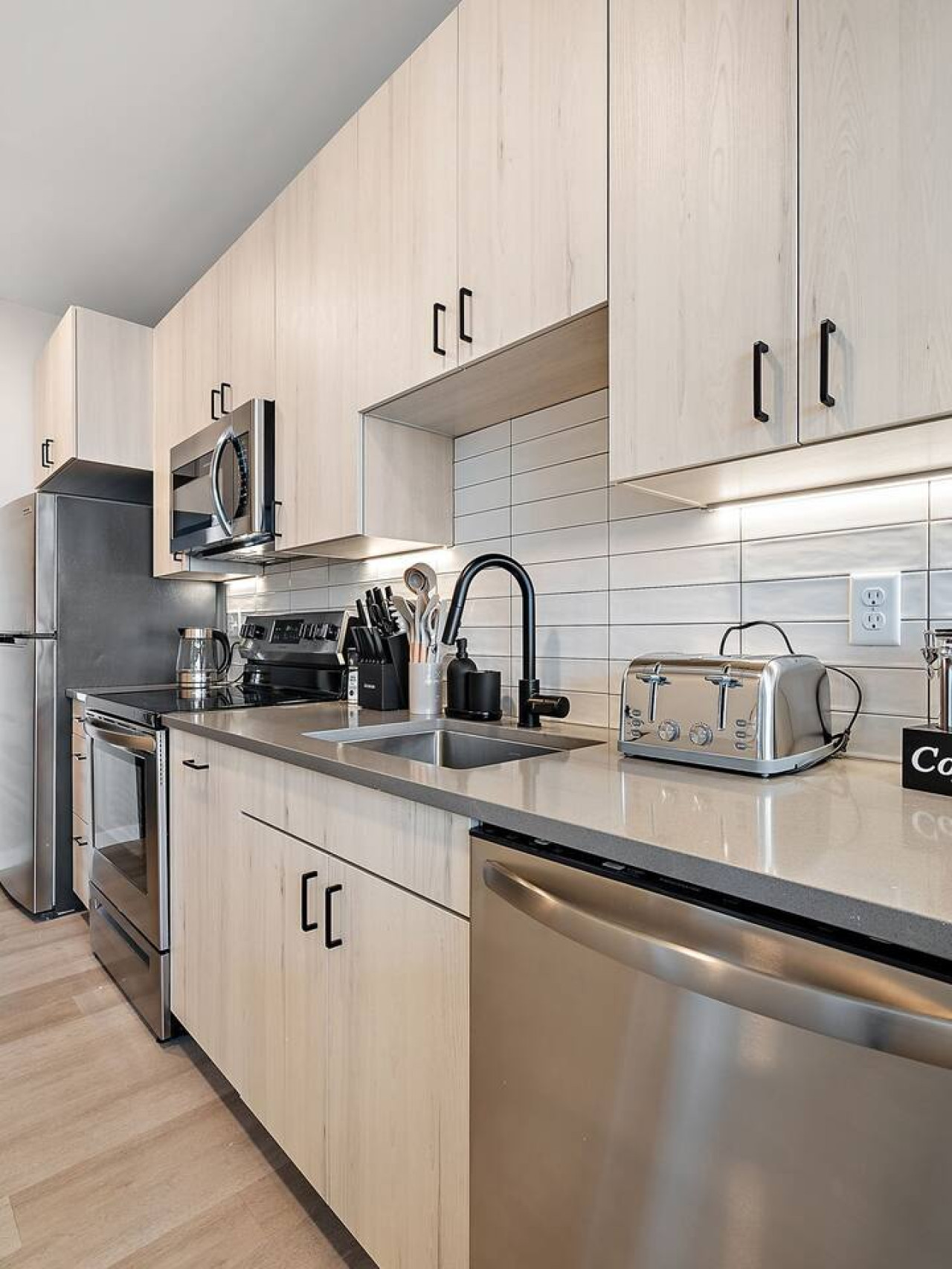 You’ll love the convenience of this fully equipped kitchen, where you can brew coffee, cook meals, or prepare snacks. The cozy layout and warm ambiance make cooking here a delightful part of your stay.