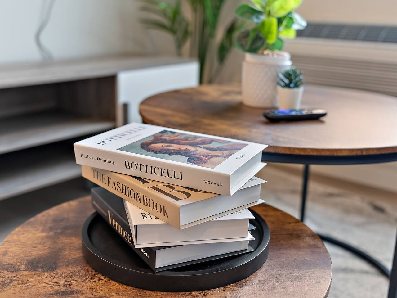 You feel a sense of peace as you step into the living room , with its inviting decor and soothing tones.