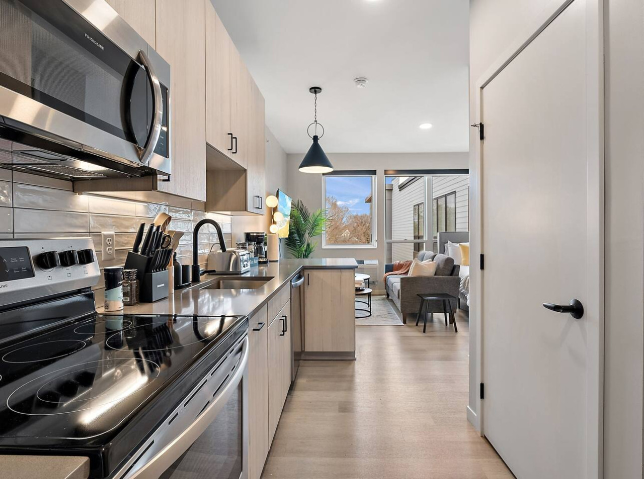 The kitchen’s open layout allows you to move freely as you prepare meals, with everything you need at your fingertips.
