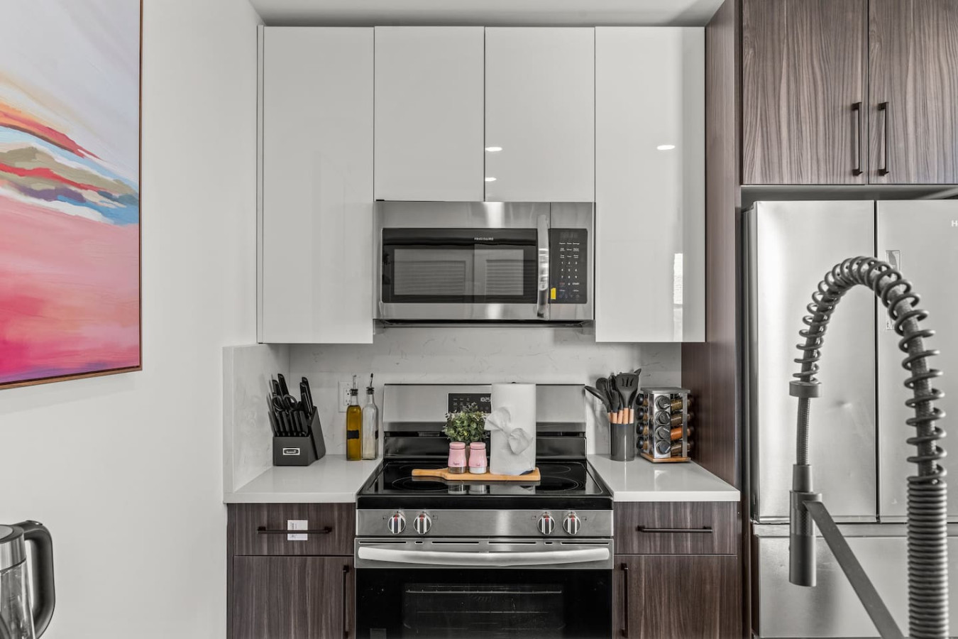 You’ll love the convenience of this fully equipped kitchen, where you can brew coffee, cook meals, or prepare snacks. The cozy layout and warm ambiance make cooking here a delightful part of your stay.