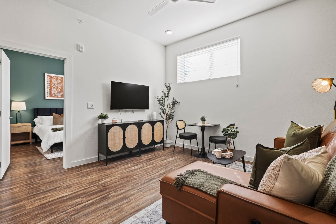 Lux APT Close to Downtown w/KING BED+ROOFTOP+LNDRY