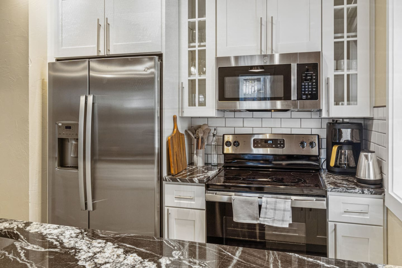 The kitchen’s open layout allows you to move freely as you prepare meals, with everything you need at your fingertips.