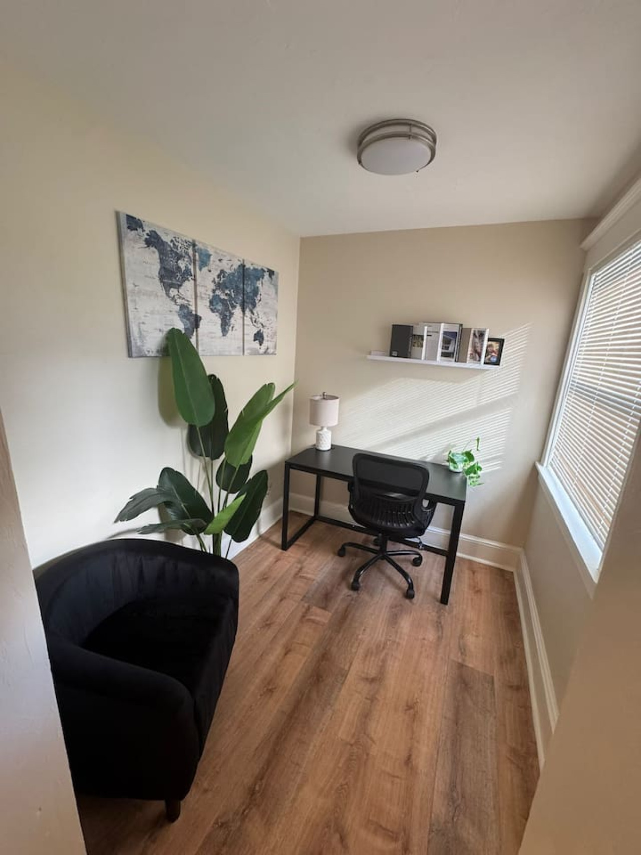 A sophisticated design that is gender-neutral so everyone can enjoy the living space throughout the day.