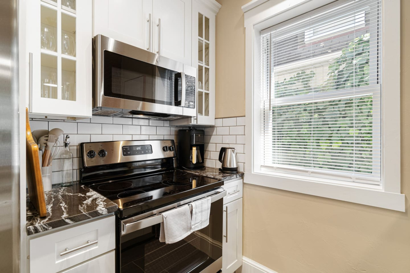 The kitchen’s open layout allows you to move freely as you prepare meals, with everything you need at your fingertips.