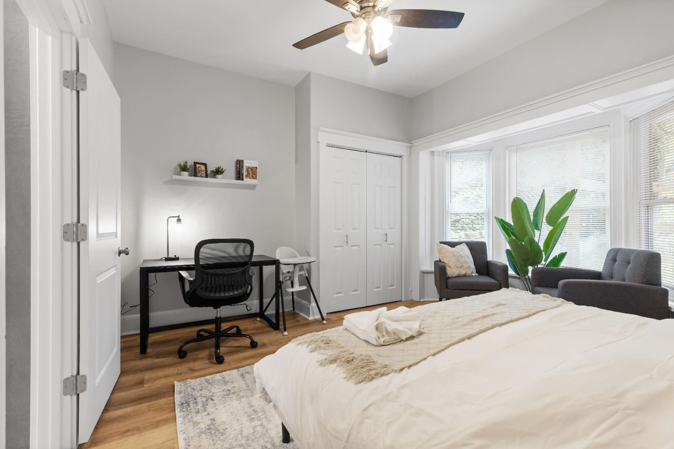 You’ll feel enveloped in warmth in this charming room with its rich wood accents and inviting bed. Wake up refreshed, surrounded by rustic coziness, and enjoy the perfect mix of comfort and natural vibes