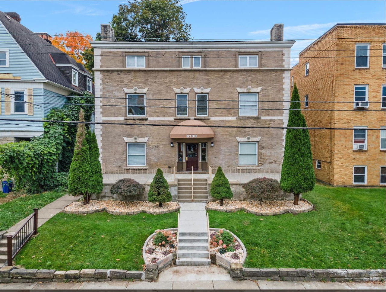 The house’s exterior is a blend of modern and classic design elements, creating a welcoming and stylish facade.