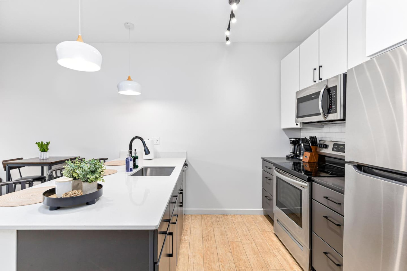 You’ll love the convenience of this fully equipped kitchen, where you can brew coffee, cook meals, or prepare snacks. The cozy layout and warm ambiance make cooking here a delightful part of your stay.