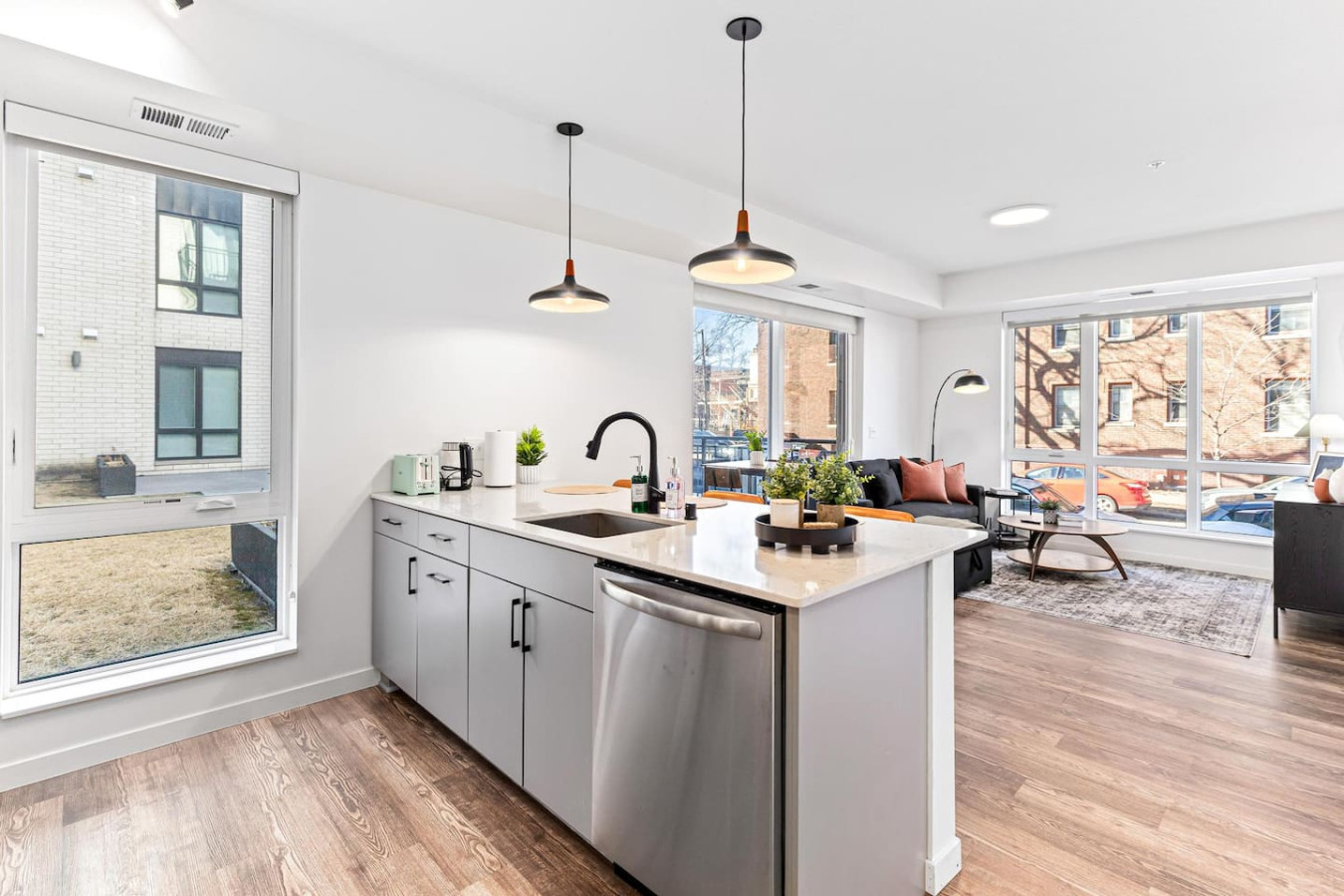 The kitchen’s open layout allows you to move freely as you prepare meals, with everything you need at your fingertips.