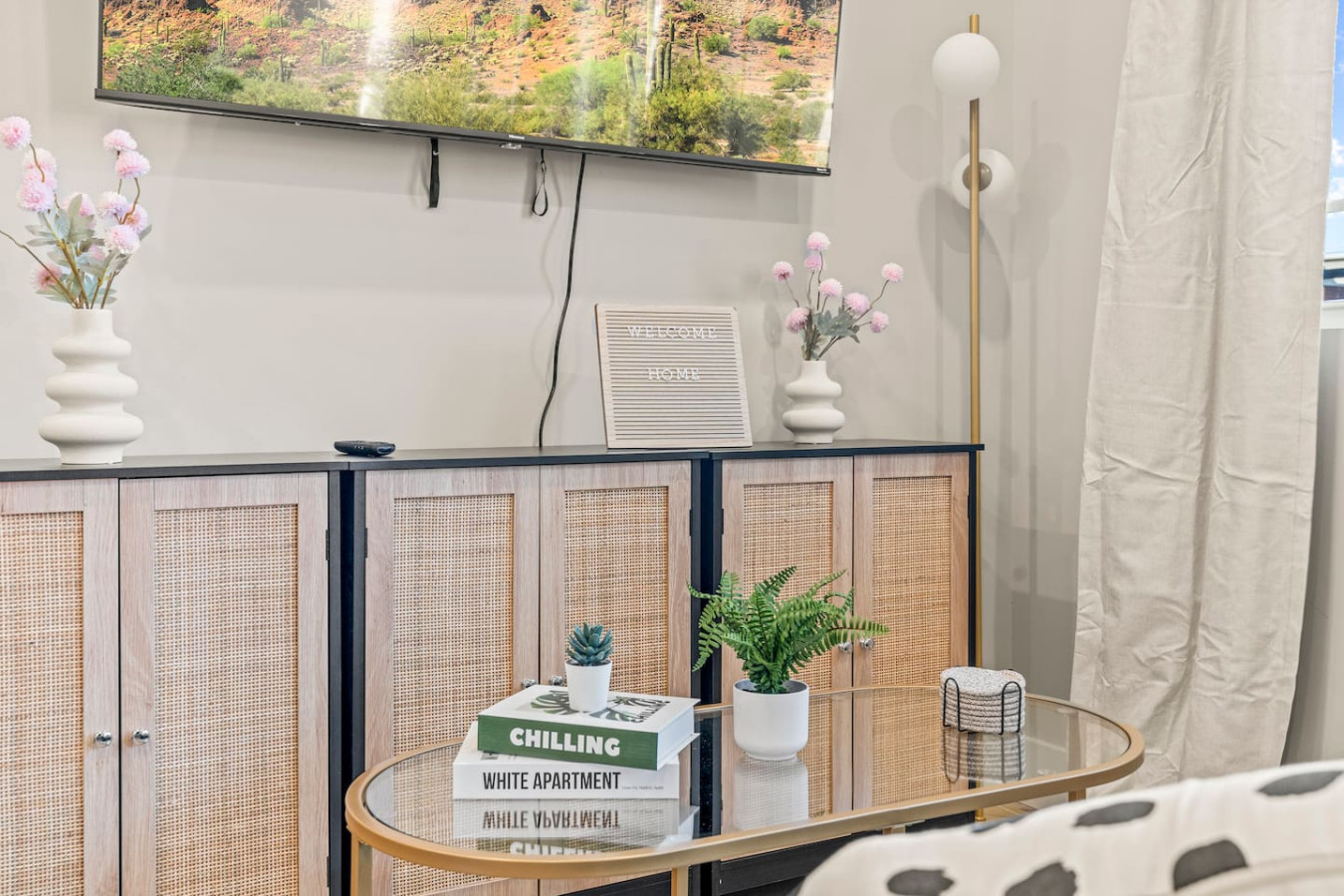 The living room invite you to relax and unwind, with a layout designed to maximize comfort and tranquility.