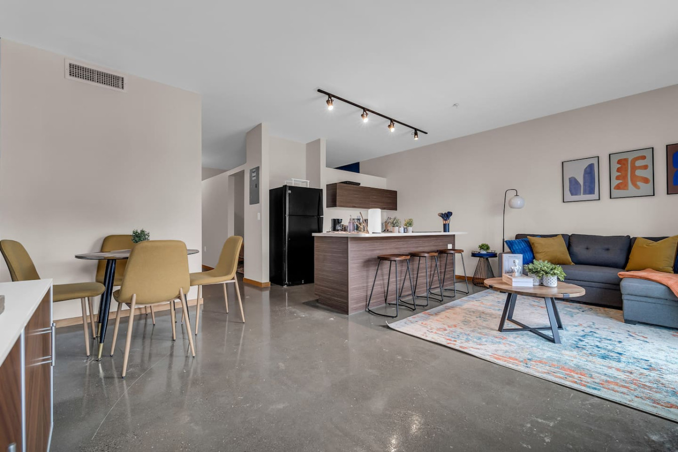 An open-concept area featuring a modern furnishings, and a stylish entertainment setup—ideal for gatherings and relaxation.