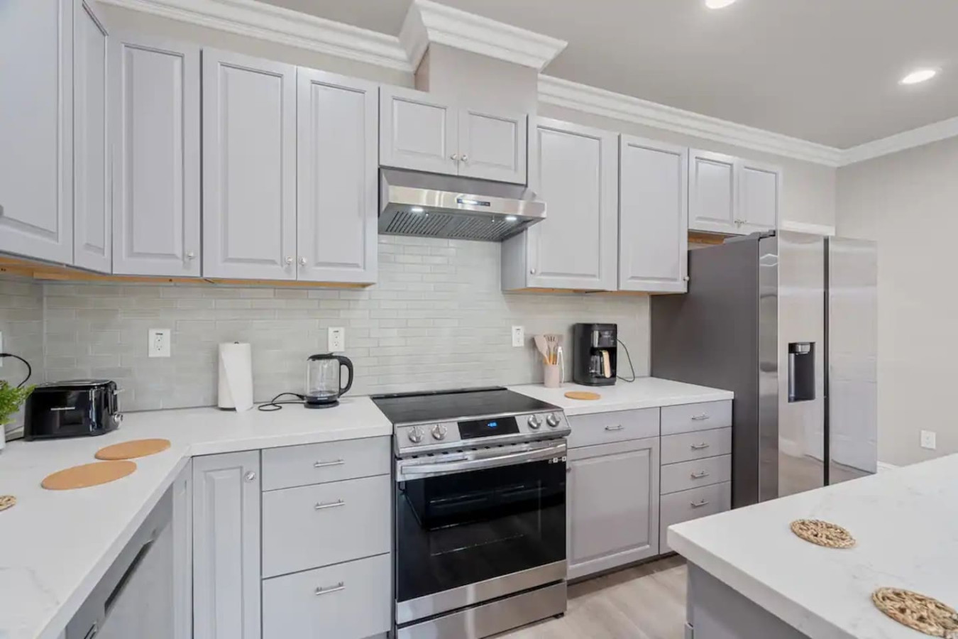 You can almost hear the sizzle of ingredients as you cook in the well-equipped kitchen, where every detail is designed for convenience.