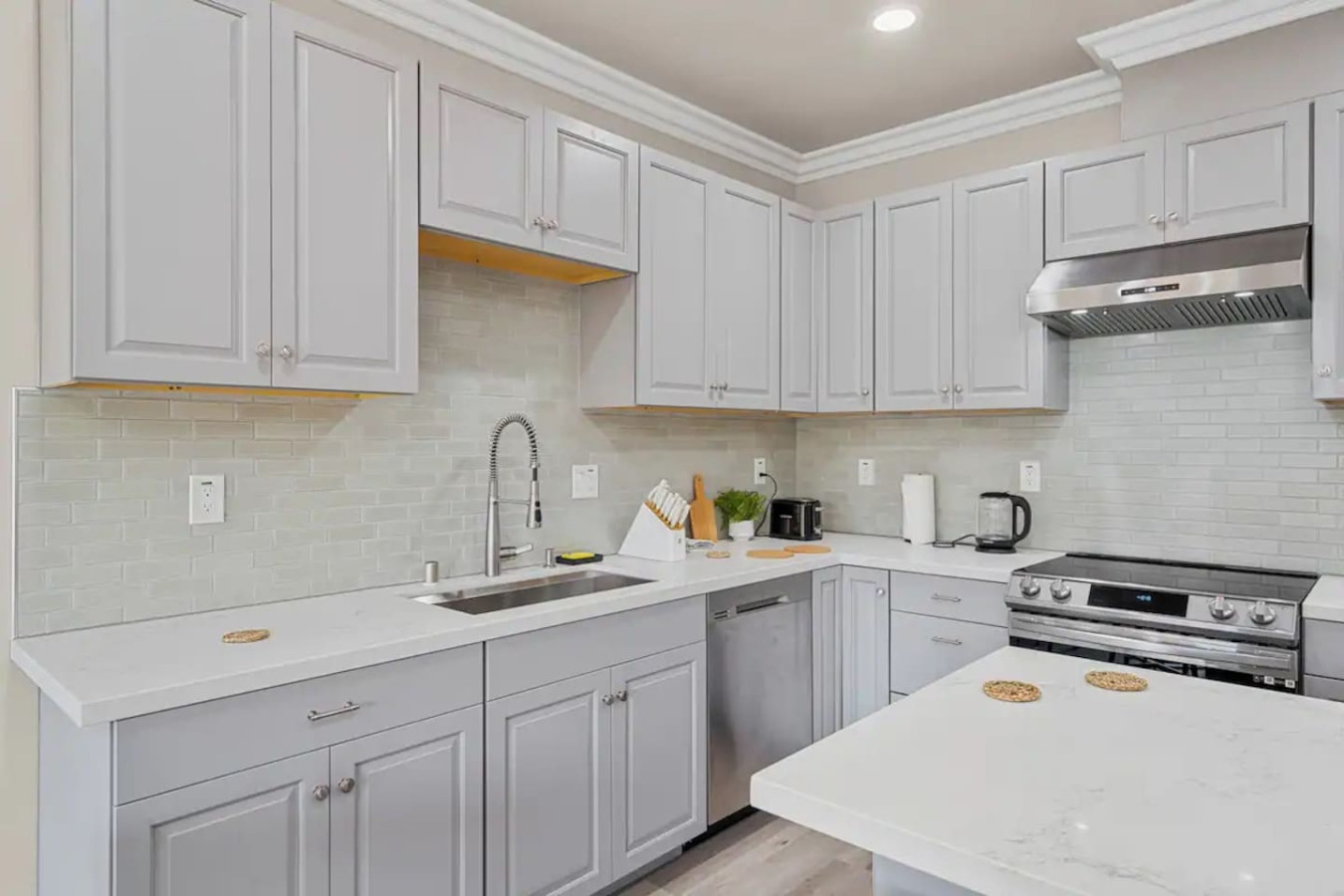 You can almost hear the sizzle of ingredients as you cook in the well-equipped kitchen, where every detail is designed for convenience.