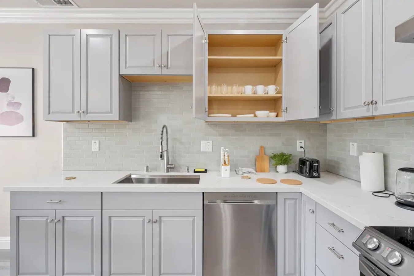 You can almost hear the sizzle of ingredients as you cook in the well-equipped kitchen, where every detail is designed for convenience.