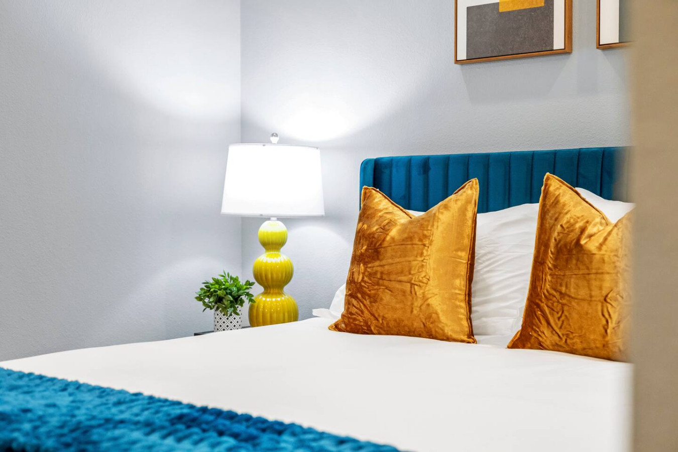 Picture-Perfect Cozy Corners & Insta-Worthy Decor