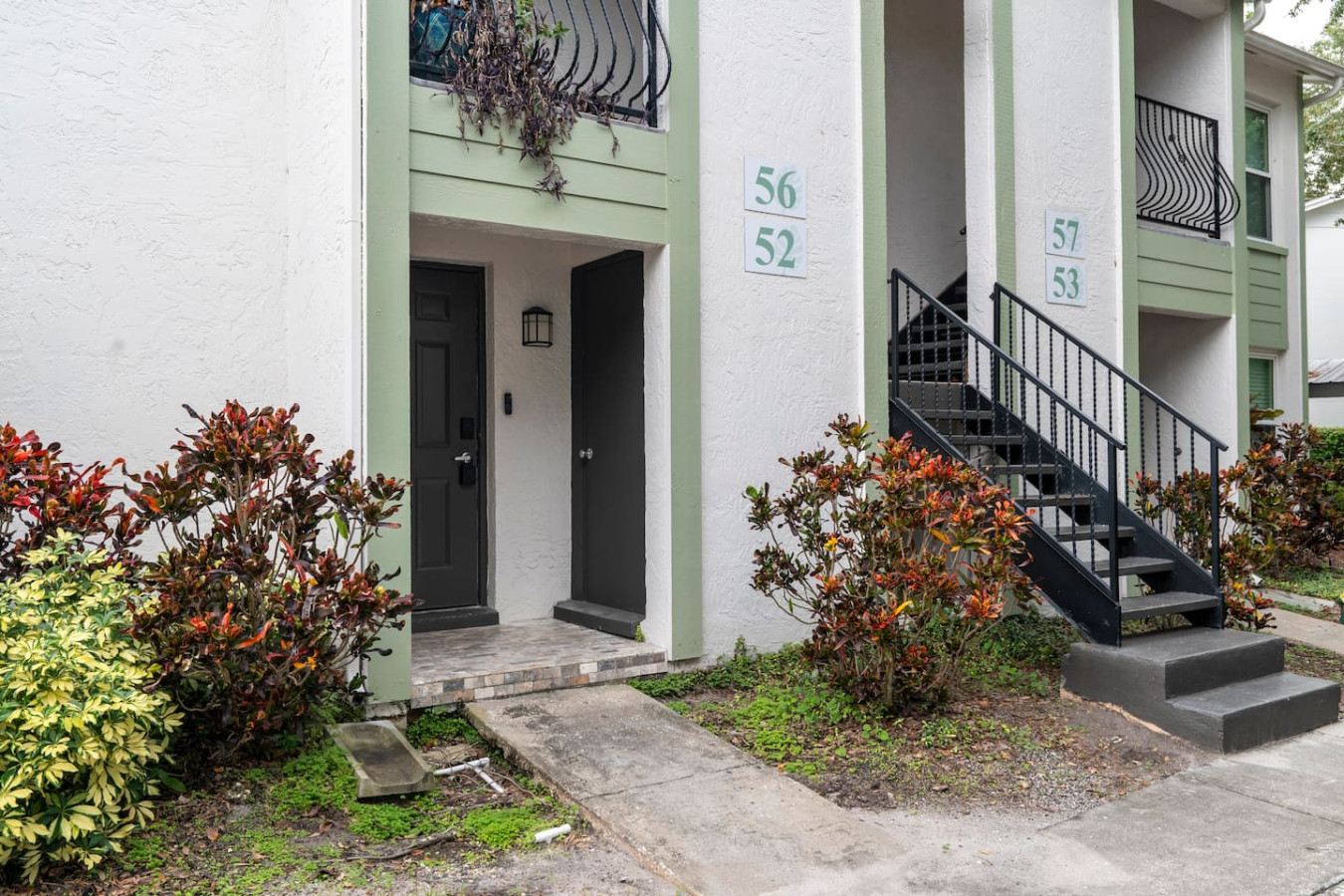 Welcoming private entrance to your Tampa retreat