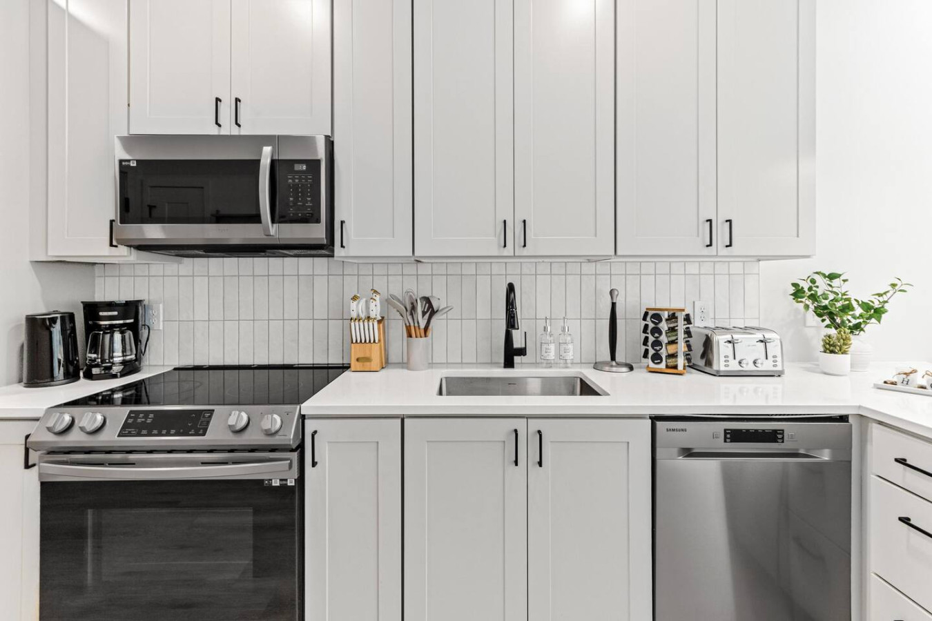 Whip up your favorite dishes—oven, stove, microwave, fridge, and dishwasher all ready for you!