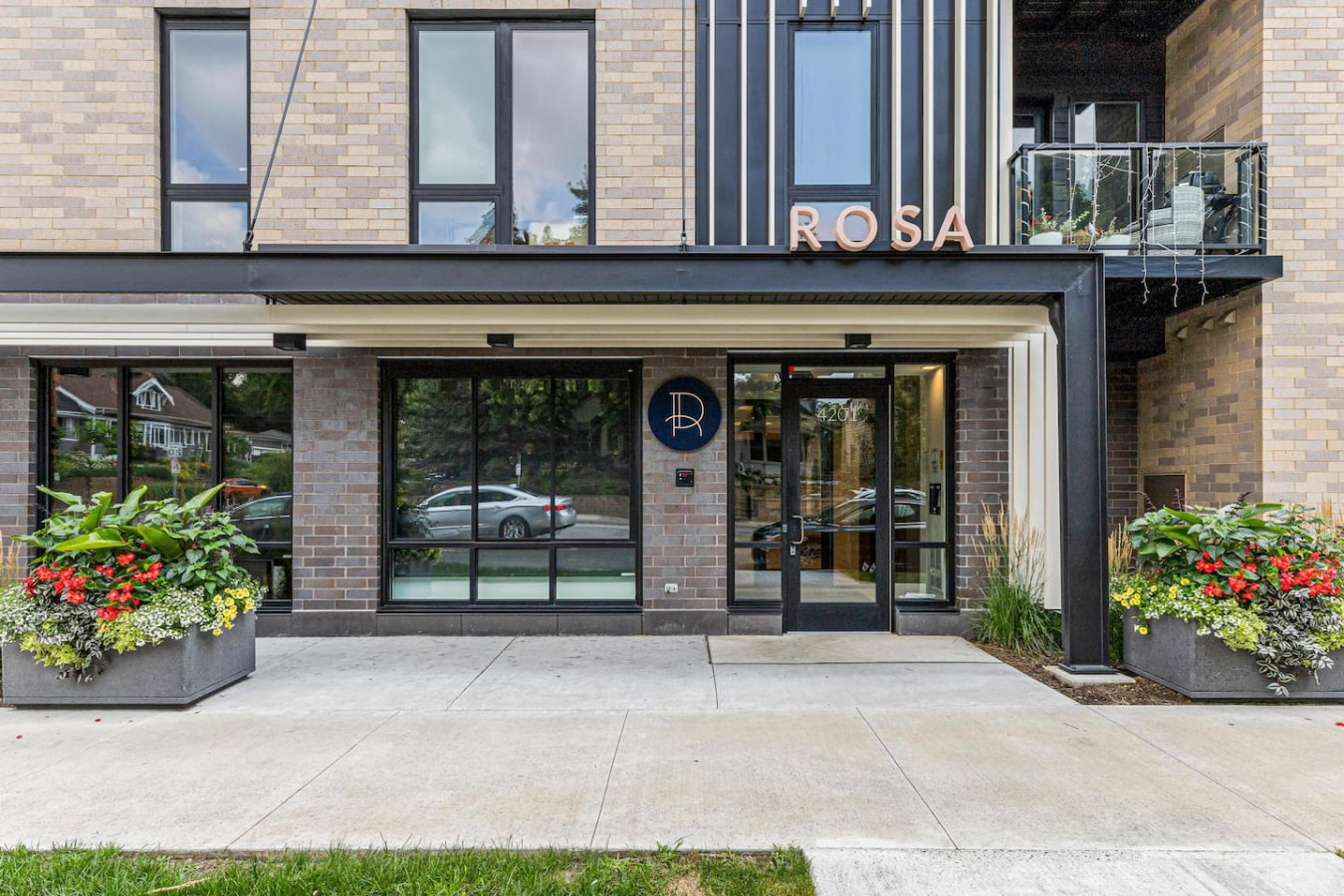 Sunshine, style, and the city at your doorstep—welcome to Rosa at Kingfield.