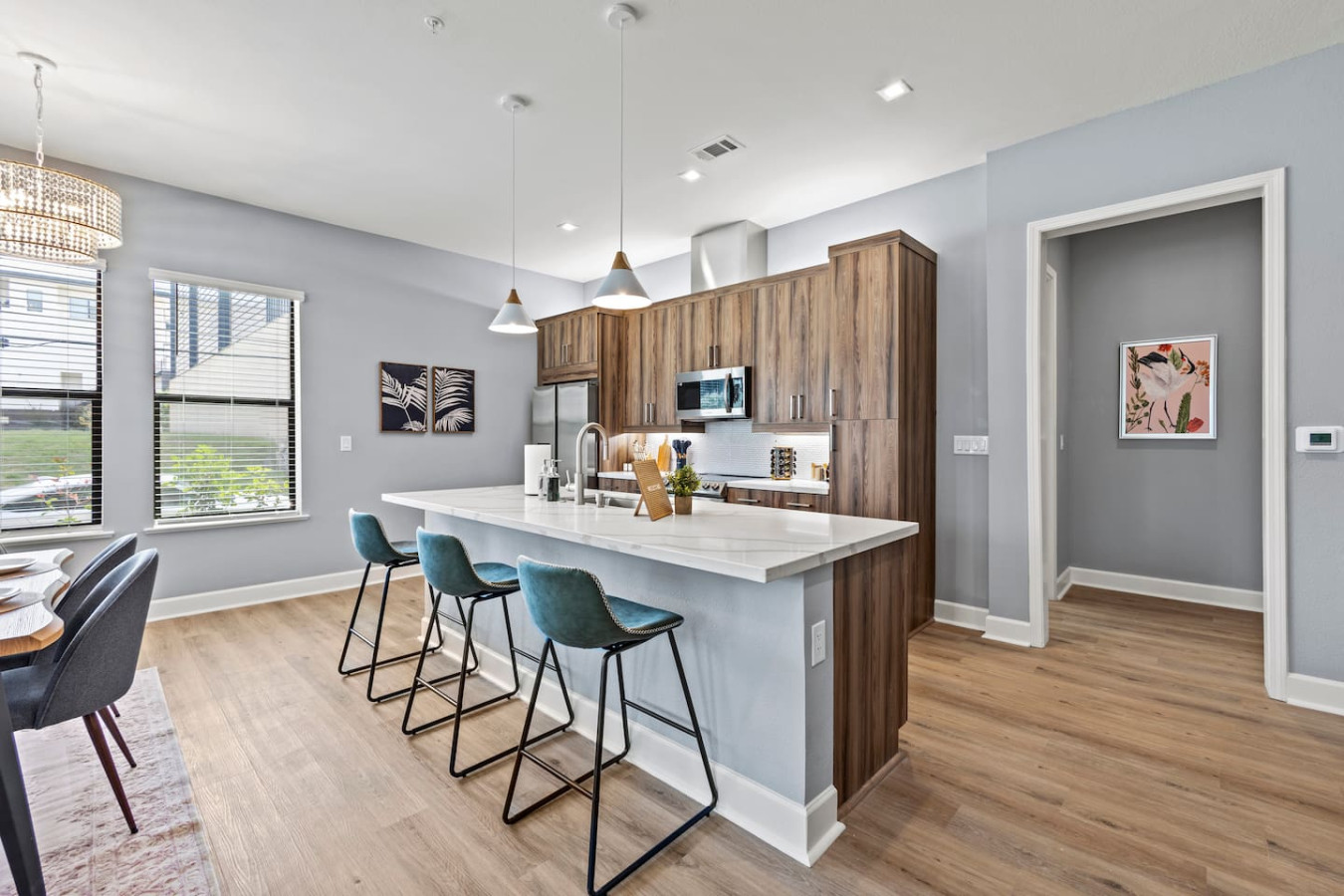 Contemporary 2BR Stay • Gym • Pool Table