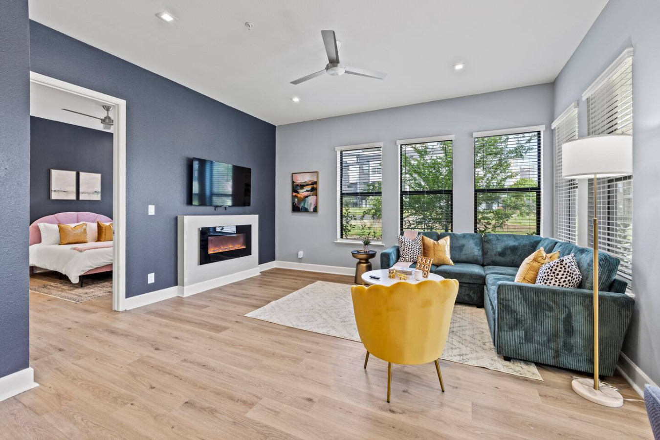 Modern City 2BR • Rooftop Lounge + Gym