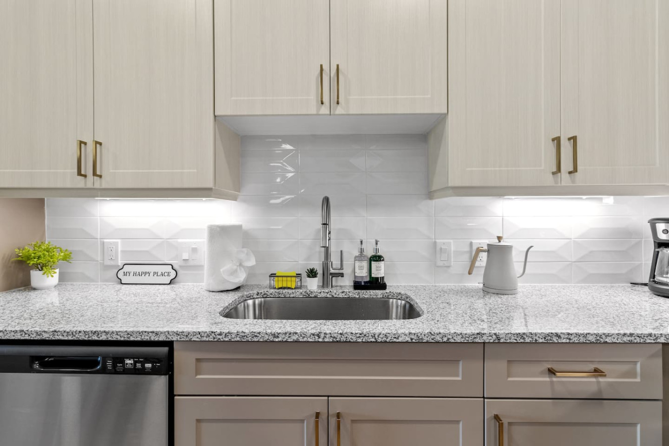 From prep to plating, a stylish space that makes cooking effortless and fun.