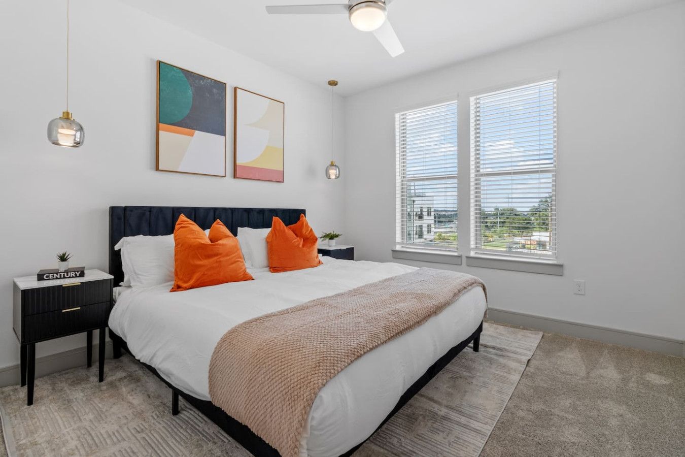 Luxury King 1BD suite w Pool/Gym/Office & Parking