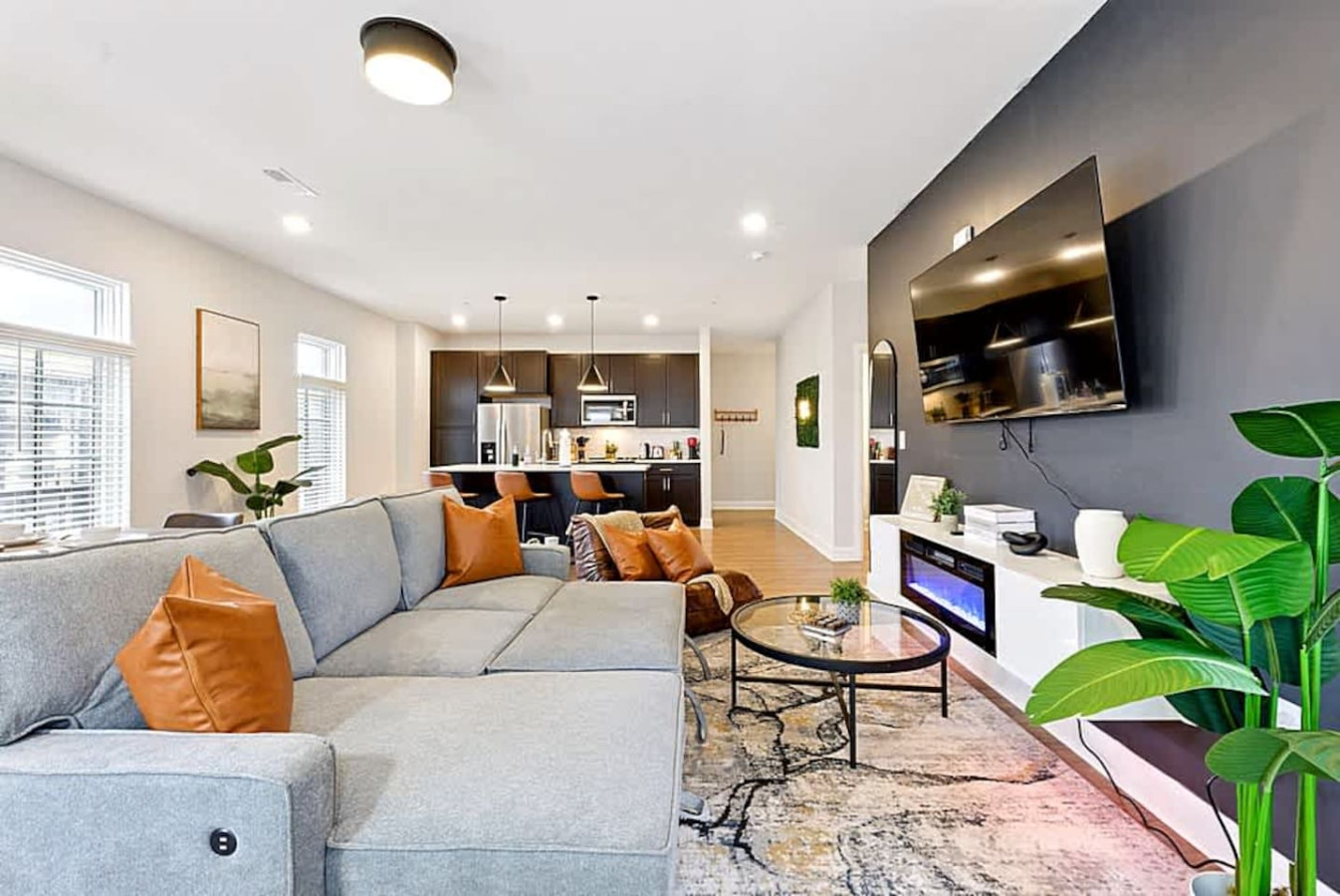 Carmelina Luxe 2BR | Pool, Gym, Free Parking