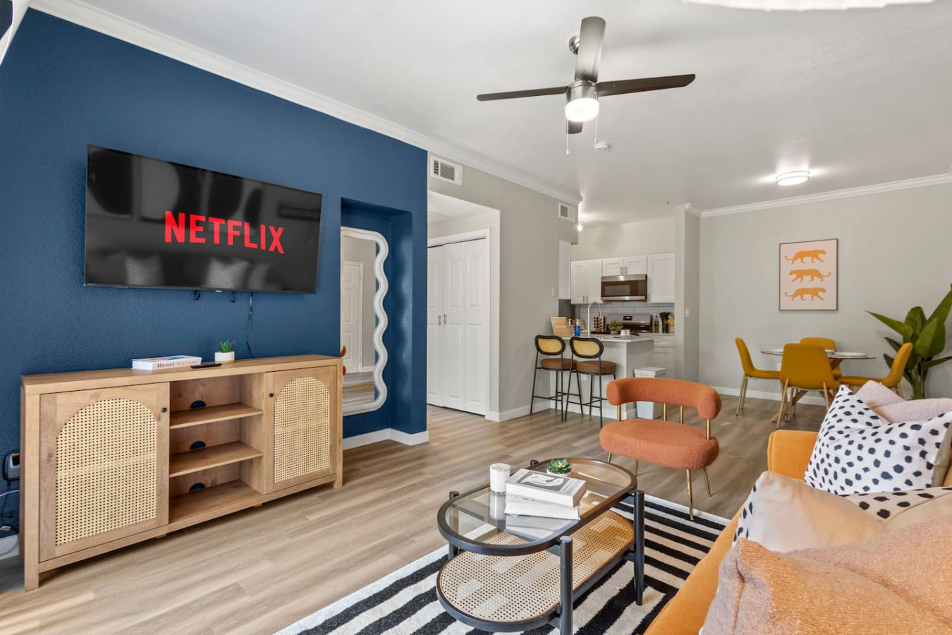 Poolside Lux 1BR| Gym-BBQ |Med District, Nightlife