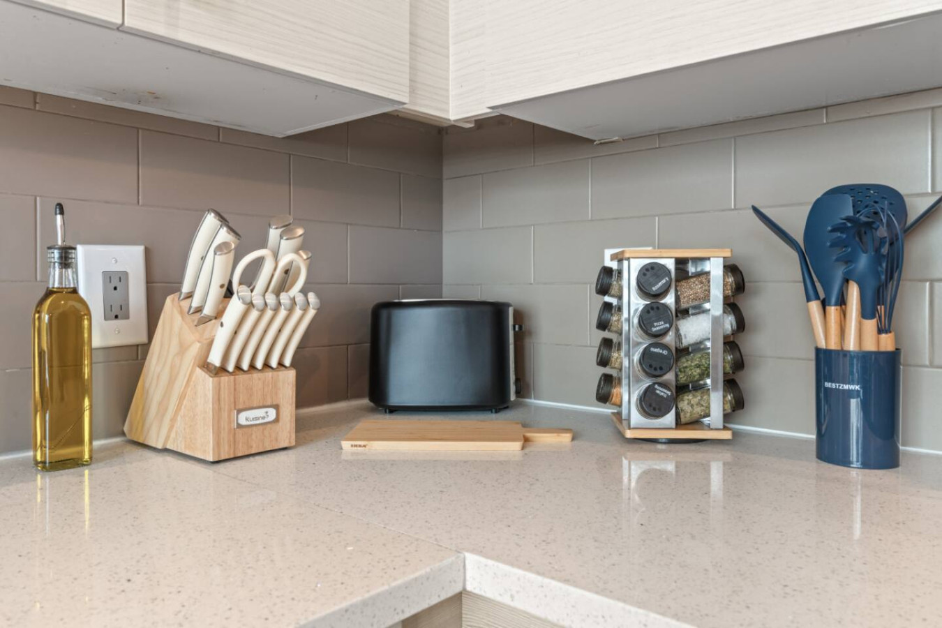 Cook like a local — full knife block, toaster, olive oil, rotating spice rack, cutting board, and a complete set of cooking utensils provided. This kitchen is ready for anything from quick bites to full meals.