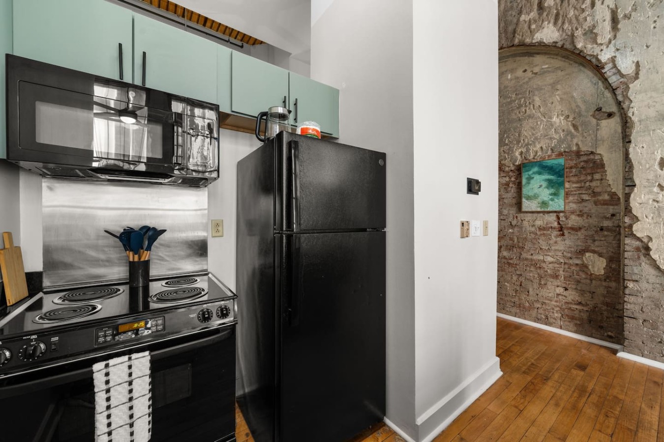 Fridge/freezer, full oven and microwave.