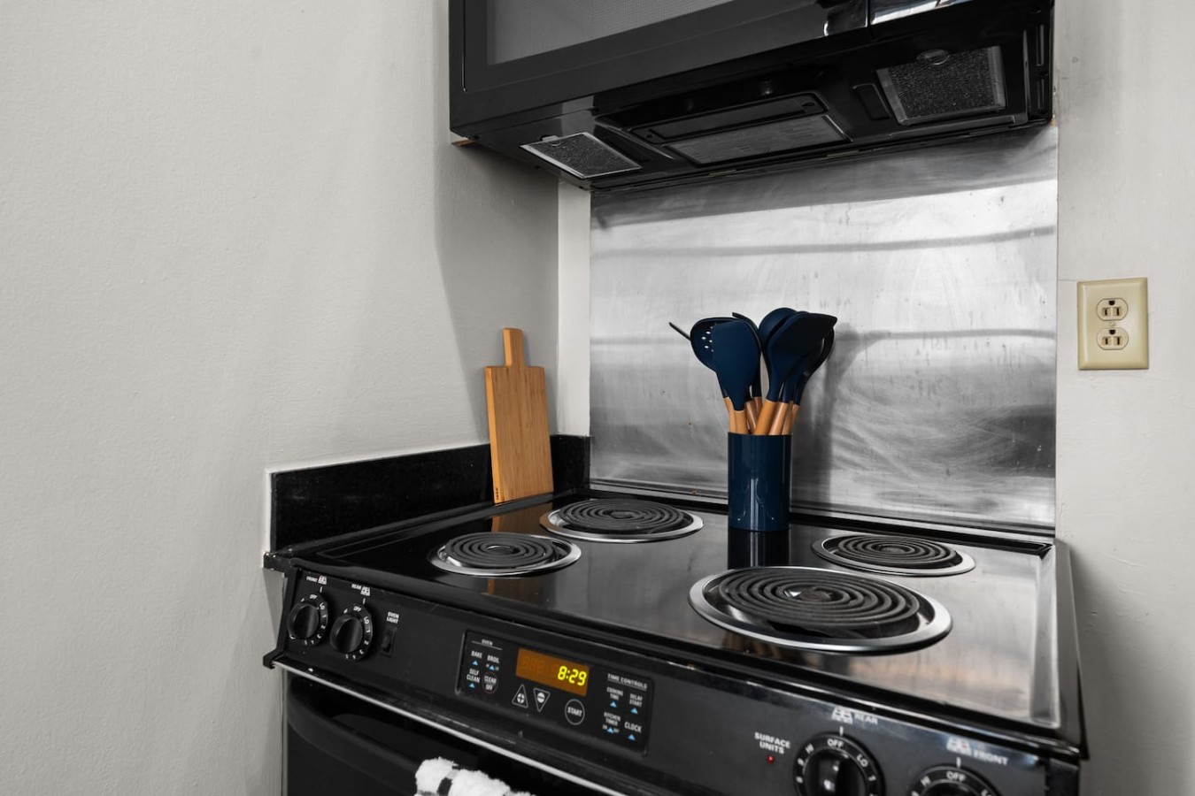 Full oven and 4 hob stove
