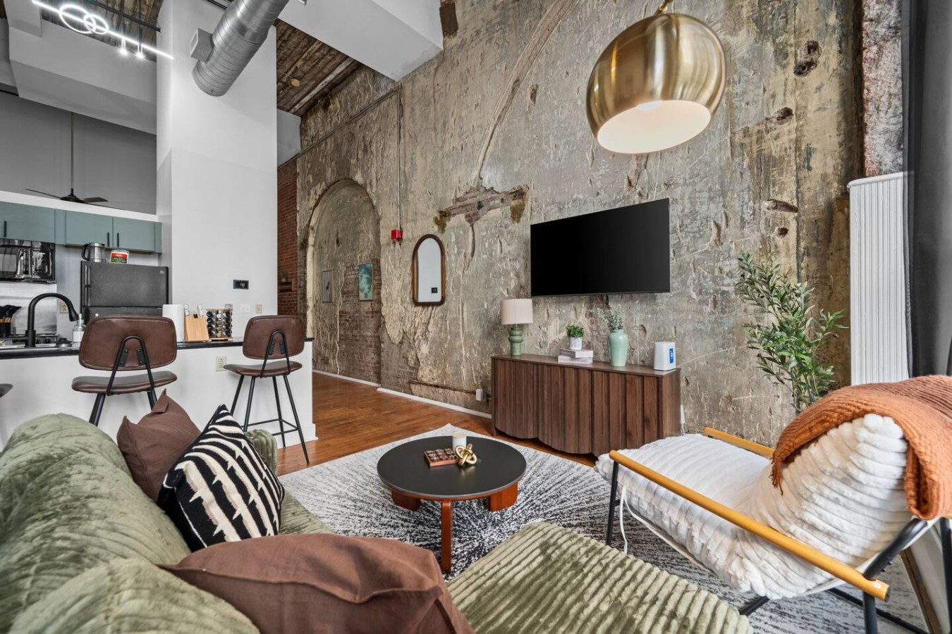 1 BR w/ gym & rooftop firepit near downtown