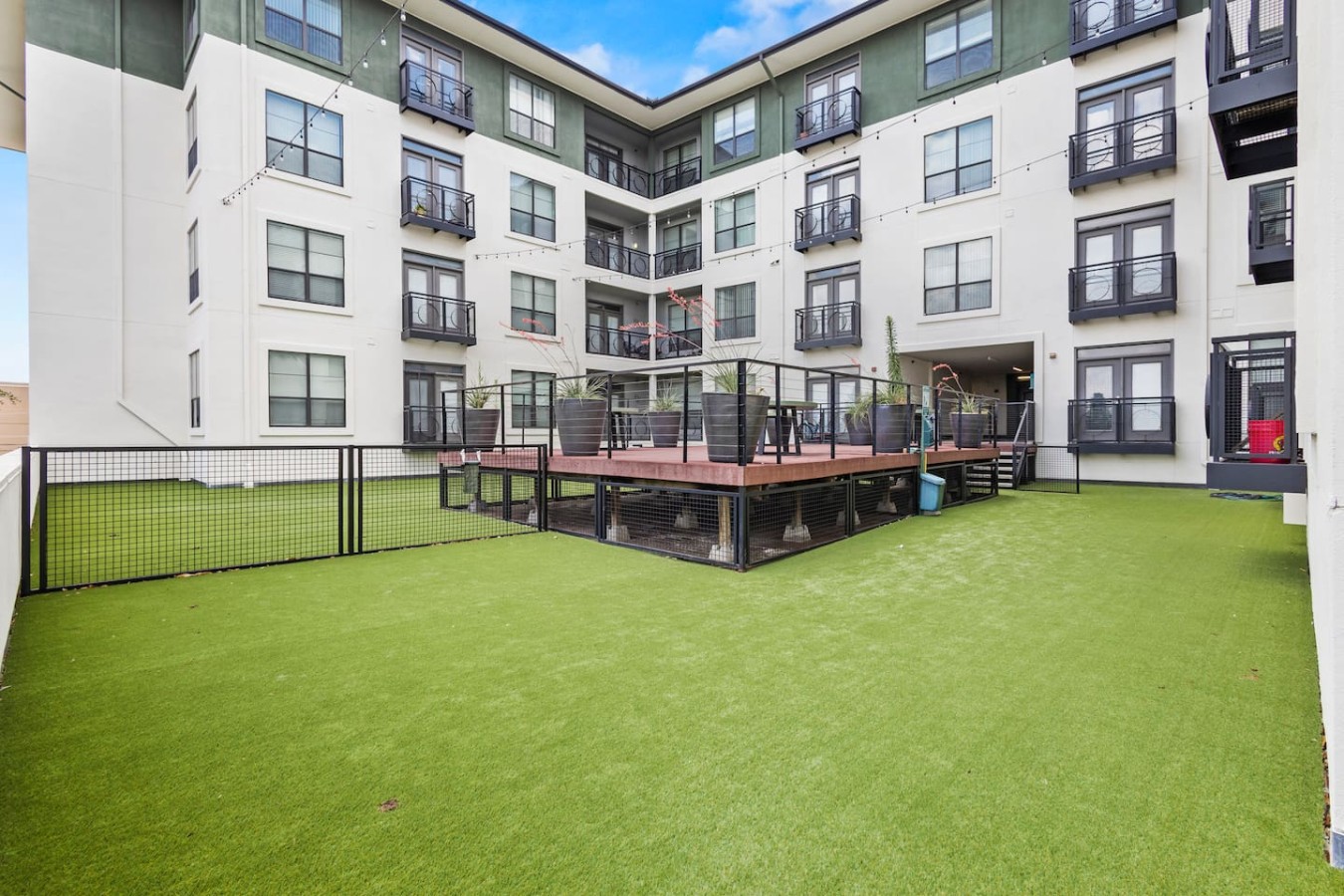 On-site bark park with fenced outdoor pet area.
