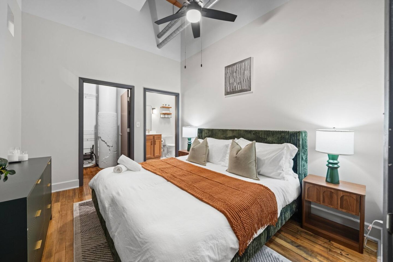 King-size comfort alongside your own ensuite and walk-in closet