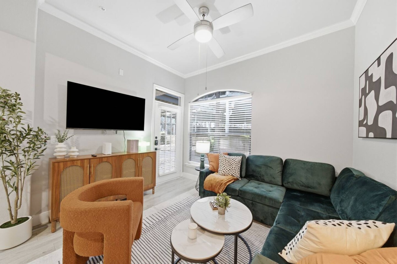 DT Prime Apt | Gym | Pool | Free Parking