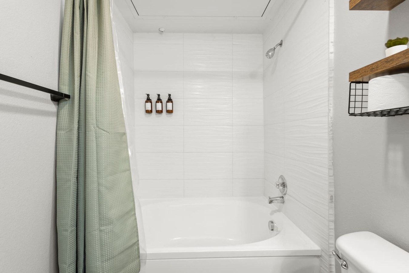 Bathtub/Shower with Shampoo and Soap